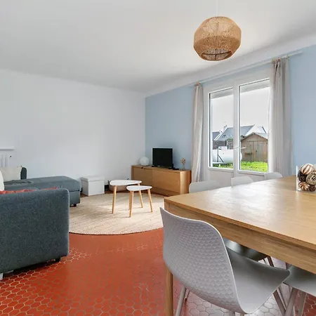 Holiday home Maison Dizavel